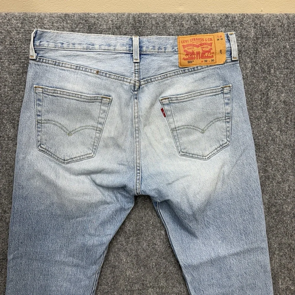 Levi's 501 straight leg buttonfly jeans men's size 32 32x30 faded